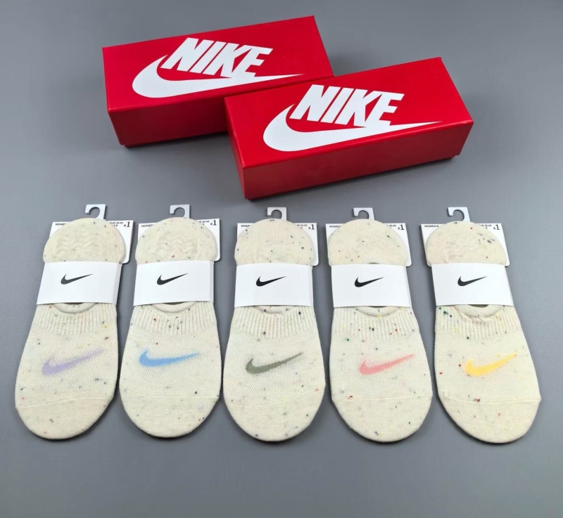 NIKE