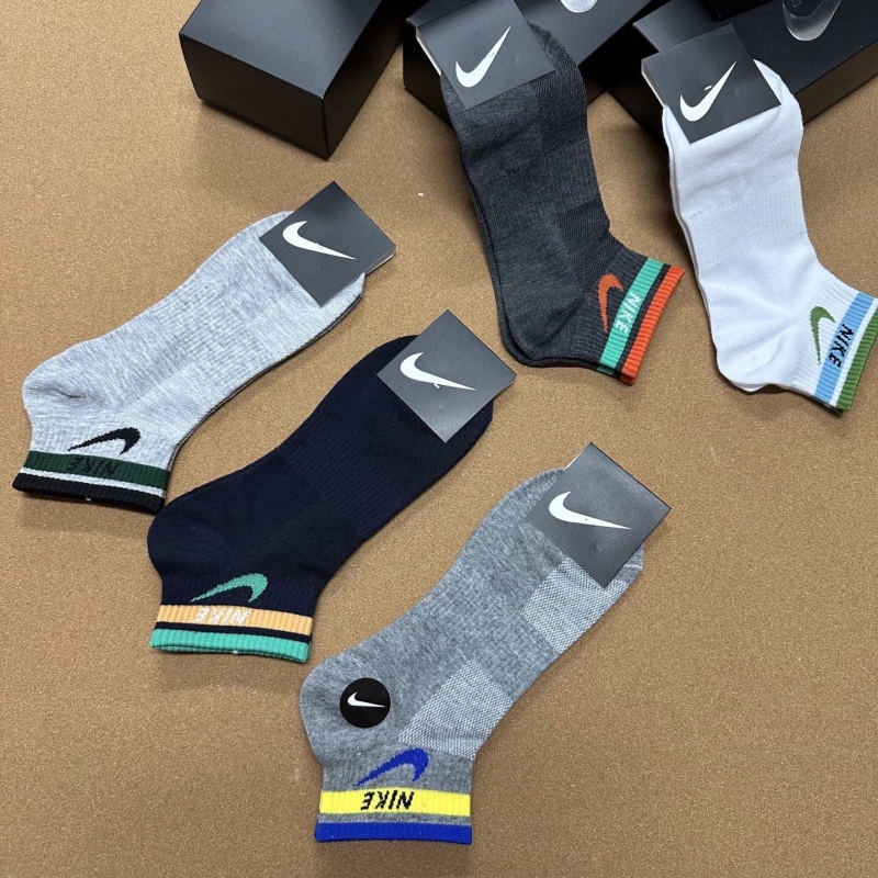 NIKE
