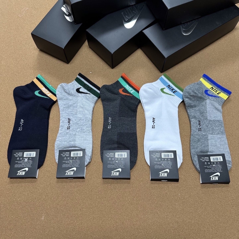 NIKE